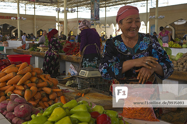 Marktstand Mensch Menschen Lebensmittel innerhalb Basar Asien Buchara Zentralasien Markt Umsatz Seidenstraße Usbekistan