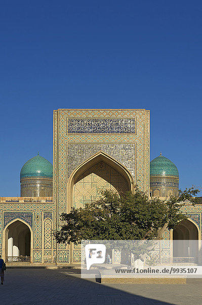 Hochformat Außenaufnahme Sehenswürdigkeit bauen Tag Gebäude Architektur Religion Islam UNESCO-Welterbe Asien Buchara Zentralasien Moschee Seidenstraße Usbekistan