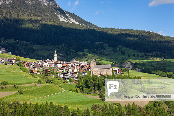 Europa Palast Schloß Schlösser Dorf Kanton Graubünden Schweiz