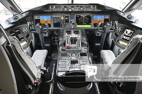 Cockpit  Dreamliner Boeing B 787-900  All Nippon Airways  Flughafen München Franz Josef Strauß  Erding  München  Oberbayern  Bayern  Deutschland  Europa