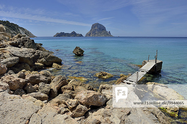 Steg nahe dem Strand von Cala d'Hort  Sant Josep de sa Talaia  Ibiza  Balearen  Spanien  Europa