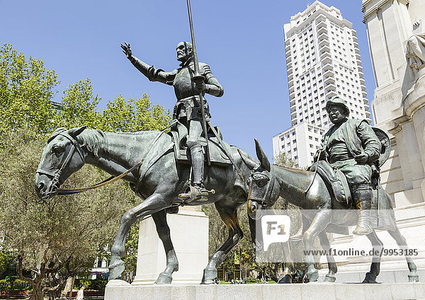 Skulptur von Don Quijote und Sancho Panza auf der Plaza de Espana  Spanischer Platz  Madrid  Spanien  Europa