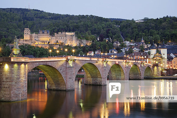 Alte Brücke  Heidelberger Schloss und Neckar  Heidelberg  Baden-Württemberg  Deutschland  Europa