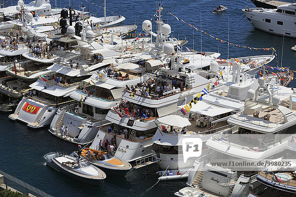 Zuschauer auf Yachten im Hafen Port Hercule bei Formel 1 Grand Prix Monaco 2015  Fürstentum Monaco