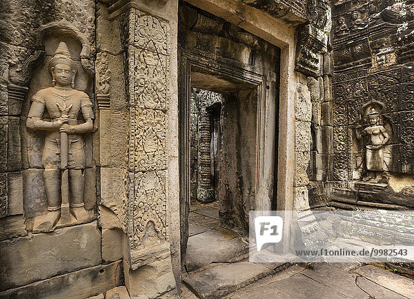 Gopuram  Tor  Nischen mit Dvarapala und Devata-Figur  Wächterfigur  Banteay Kdei Tempel  Angkor  Provinz Siem Reap  Kambodscha  Asien