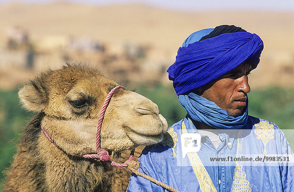 Berber  Tuareg  auch Blaues Volk  typische Kleidung  Todra-Tal  Marokko  Afrika