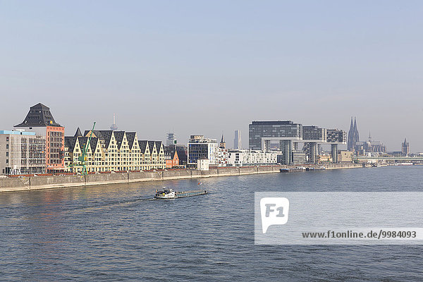 Rheinauhafen mit Kranhäuser und Kölner Dom  Köln  Nordrhein-Westfalen  Deutschland  Europa