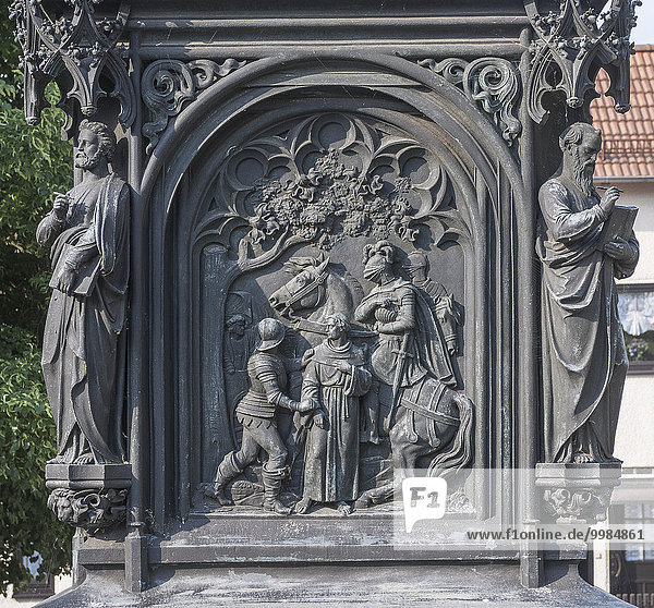 Relief mit Luthers Schein-Gefangennahme  Apostel an den Ecken  am Lutherdenkmal  eingeweiht 1861  Möhra  Thüringen  Deutschland  Europa