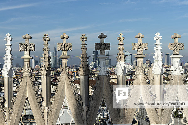 Italien  Lombardei  Mailand  Duomo Türme mit Stadtbild