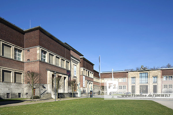 Ehrenhof mit Museum Kunst-Palast und NRW-Forum Kultur und Wirtschaft  erbaut 1926  Düsseldorf  Rheinland  Nordrhein-Westfalen  Deutschland  Europa