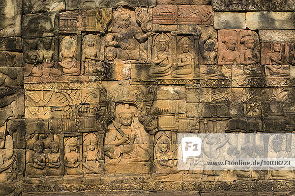 Terrasse des Lepra-Königs  Außenmauer  Figuren von Gottheiten  Angkor Thom  Provinz Siem Reap  Kambodscha  Asien