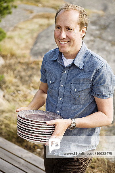Man carrying plates