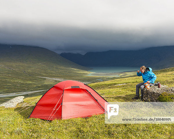 Berg camping reifer Erwachsene reife Erwachsene wandern
