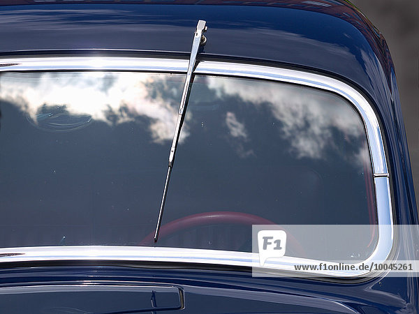Windschutzscheibe mit Scheibenwischer von Mercedes Oldtimer