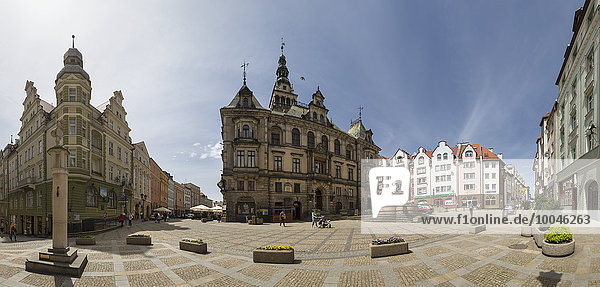 Polen  Niederschlesien  Klodzko  Marktplatz mit Rathaus
