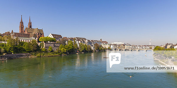 Schweiz  Basel  Stadtansicht vom Rheinufer aus