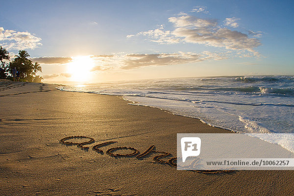 Aloha  geschrieben im Sand am Strand  Hawaii