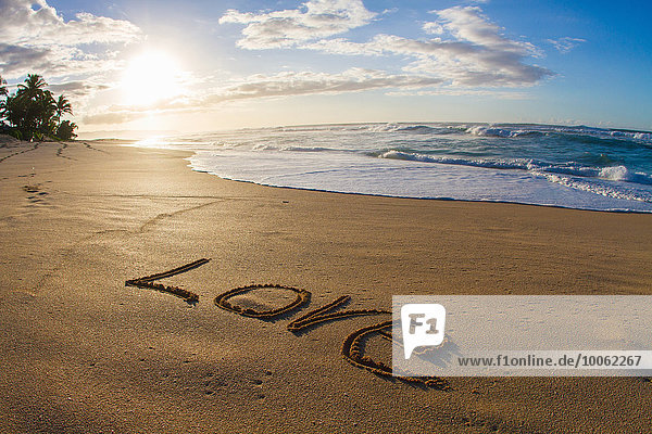 Liebe  geschrieben in Sand  Sonnenuntergang