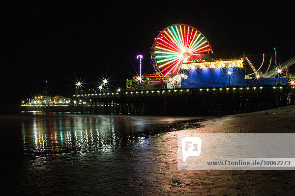Santa Monica Pier  nachts beleuchtet  Kalifornien  USA