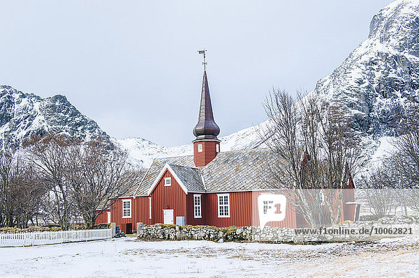 Traditionelle Kirche  Reine  Lofoten  Norwegen