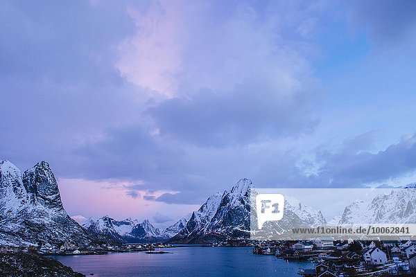 Berglandschaft  Reine  Lofoten  Norwegen