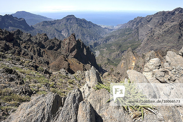 Ausblick vom Roque de los Muchachos auf die Caldera de Taburiente und den Süden von La Palma  La Palma  Kanarische Inseln  Spanien  Europa