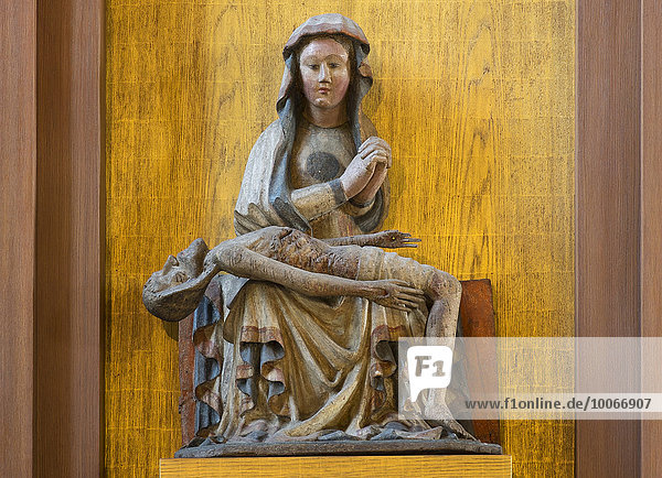 Pietà von 1370  Wallfahrtskirche Maria im Weingarten  Volkach  Mainfranken  Unterfranken  Franken  Bayern  Deutschland  Europa