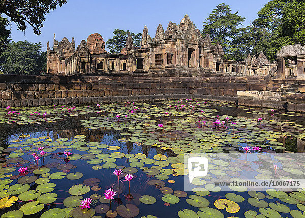 Südlicher Gopuram der inneren Galerie, Lotusteich, Wasserbecken, Prasat Mueang Tam, Muang Tam, Khmer-Tempel, Buriram, Provinz Buri Ram, Isan, Isaan, Thailand, Asien