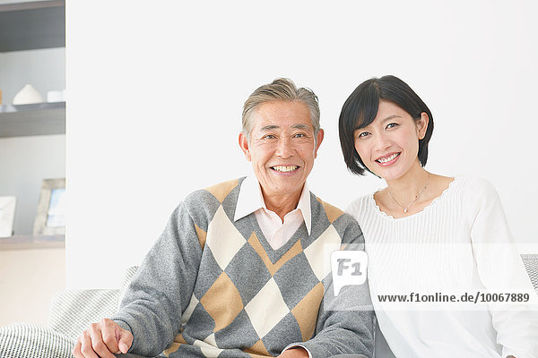 Senior Senioren Couch Tochter japanisch