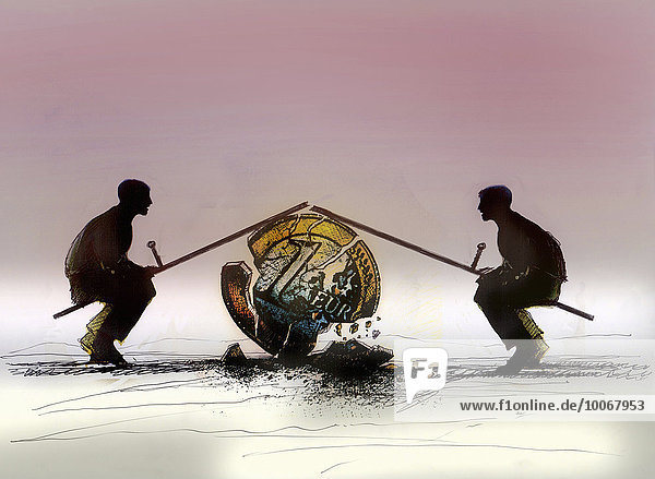 Zwei Männer auf zerbrochener Wippe über einer Euromünze