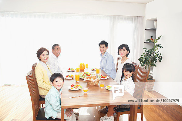 Zusammenhalt Küche Mehrgenerationen Familie japanisch