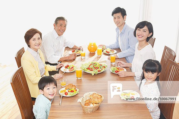 Zusammenhalt Küche Mehrgenerationen Familie japanisch