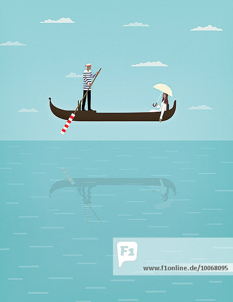 Gondoliere und entspannte Frau in einer Gondel über dem Wasser