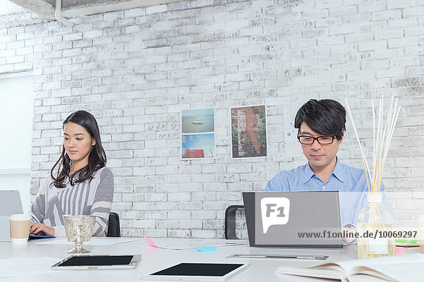 Mensch Menschen arbeiten Büro japanisch modern