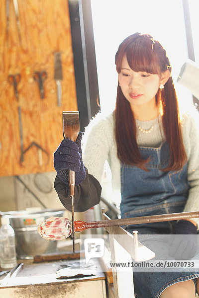 Frau Fröhlichkeit Glas jung Handarbeit japanisch