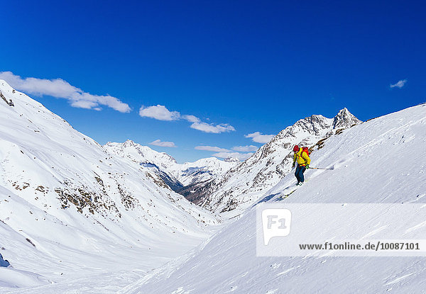 Mann Landschaft Schnee Skisport Hang