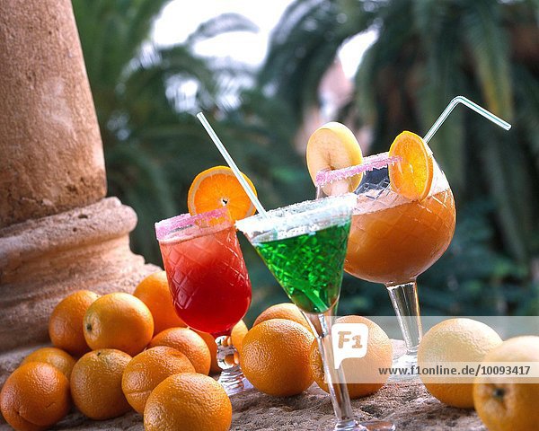 Bunte Drinks mit Orangen