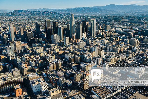 Luftbild und Wolkenkratzer  Los Angeles  Kalifornien  USA
