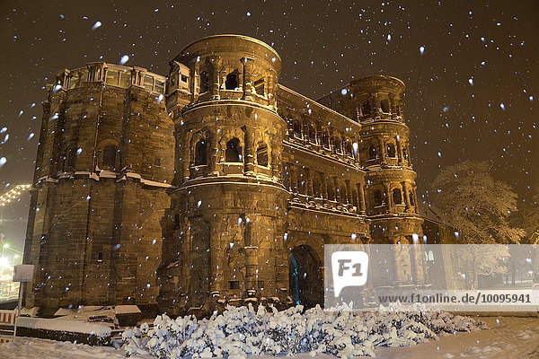 Porta Nigra im Winter  Trier  Rheinland-Pfalz  Deutschland  Europa
