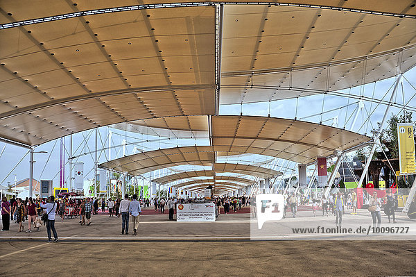 Beginn der 1 5 km langen Zeltdach-Hauptstraße der Expo 2015  Motto Den Planeten ernähren  Energie für das Leben  EXPO Mailand 2015  Mailand  Lombardei  Italien  Europa