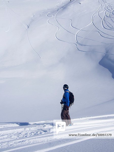 Skifahrer bei Combe de Gers Flaine Frankreich