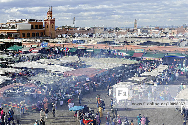 Djemaa el Fna  Platz der Gehenkten  Gauklerplatz  UNESCO Weltkulturerbe  Marrakesch  Marokko  Afrika