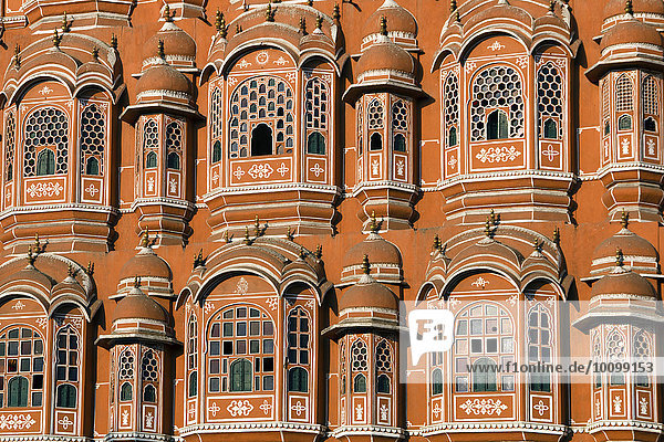 Fassade des Hawa Mahal  Palast der Winde  Detail  Jaipur  Rajasthan  Indien  Asien