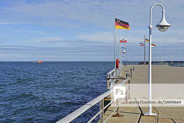 Landungsbrücke in der Nordsee  Helgoland  Schleswig-Holstein  Deutschland  Europa