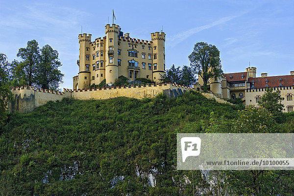 Schloss Hohenschwangau  Schwangau  Königswinkel  Ostallgäu  Allgäu  Schwaben  Bayern  Deutschland  Europa