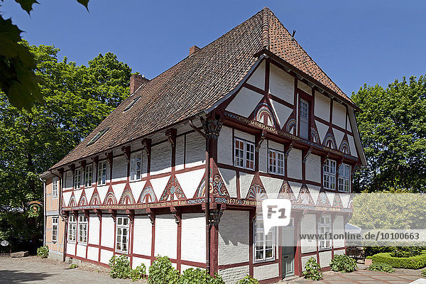 Altes Fachwerkhaus beim Kloster Lüne  Lüneburg  Niedersachsen  Deutschland  Europa