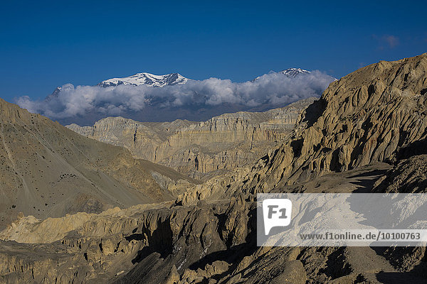Berge  Felsformationen  Erosionslandschaft je nach mineralischer Zusammensetzung des Bodens in unterschiedlichen Farben  Yara  Mustang  ehemaliges Königreich Mustang  Himalaya  Nepal  Asien