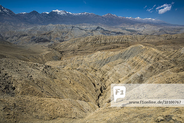 Berge  Felsformationen  Erosionslandschaft je nach mineralischer Zusammensetzung des Bodens in unterschiedlichen Farben  Tangge  Mustang  ehemaliges Königreich Mustang  Himalaya  Nepal  Asien