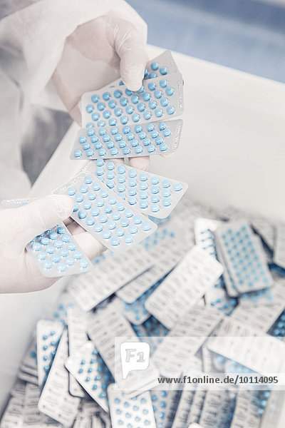 Prüfung von Packungen mit verschreibungspflichtigen Arzneimitteln in der Produktionsstätte