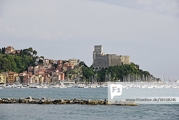 Hafen  Burg  Lerici  Provinz La Spezia  Ligurien  Italien  Europa